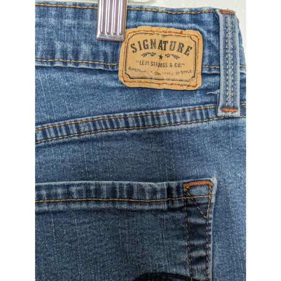 Signature Levi’s Womens Jeans Size 12M Mid Rise Boot cut Stretch Dark Wash - Picture 7 of 8